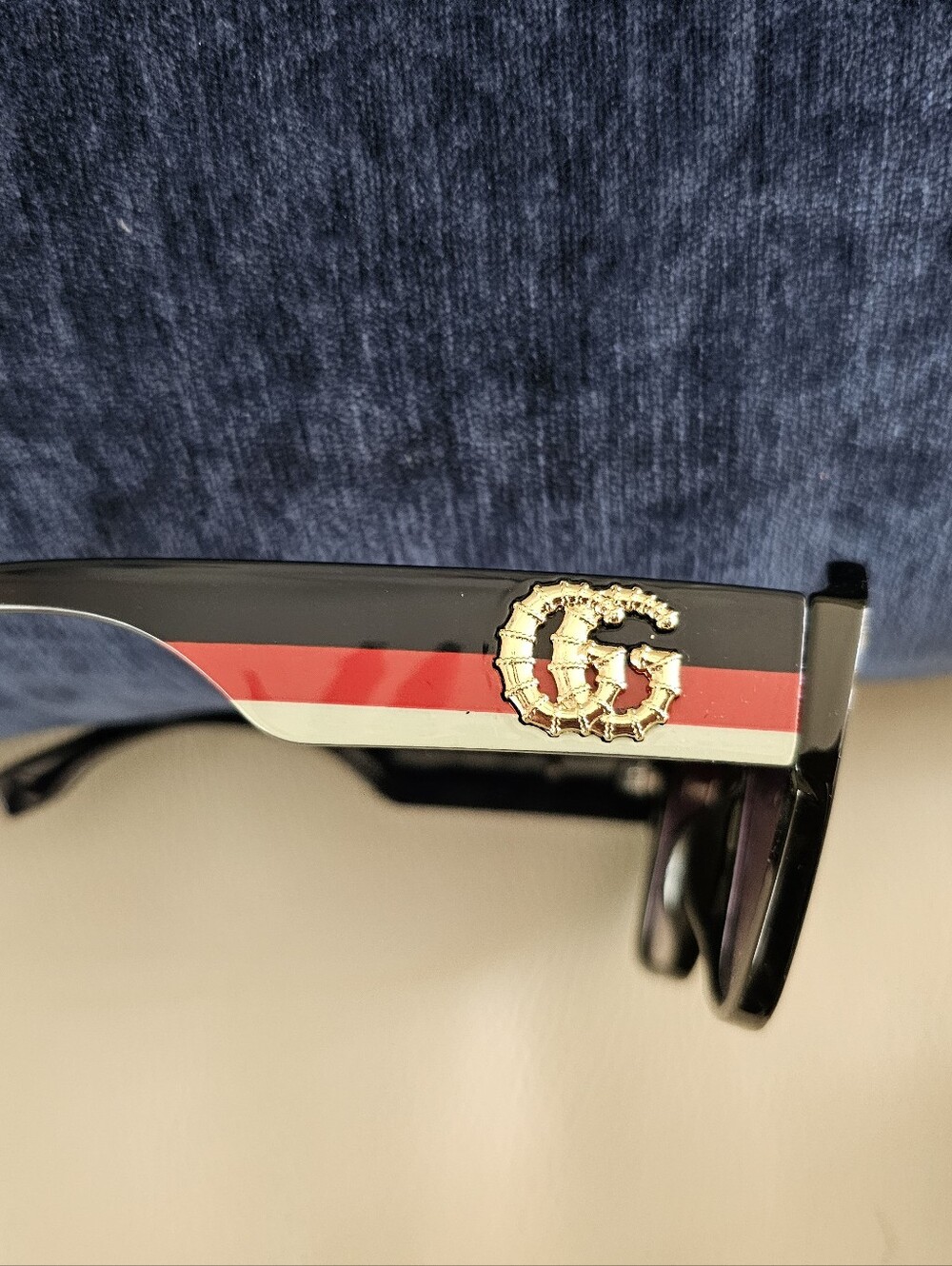 Gucci Black Frame Sunglasses with Gradient Purple Lenses - Picture 3 of 5